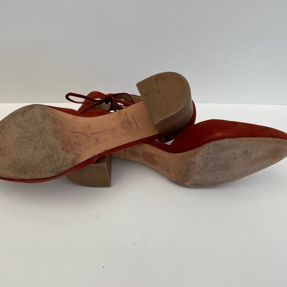 Rust suede pump with ties - Picture 2 of 5